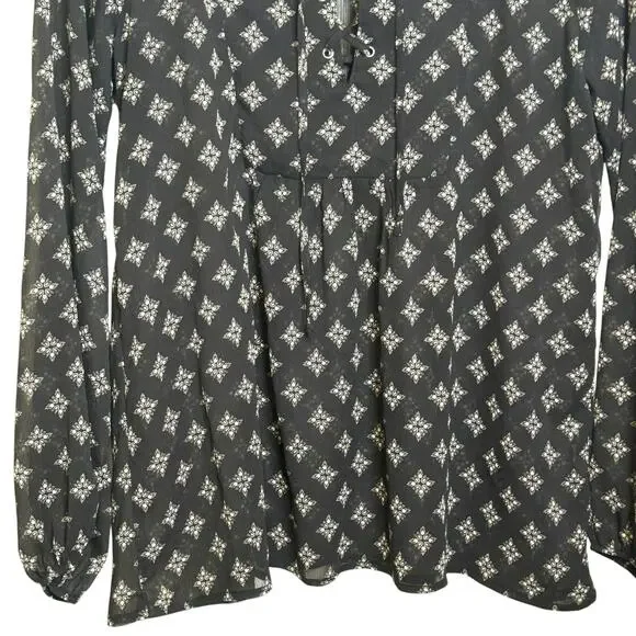 Hollister Size Medium Black Geometric Floral Lace Up Blouse - Picture 3 of 6